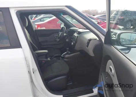 2018 Kia Soul z USA, uszkodzony, nr VIN KNDJN2A20J7565746
